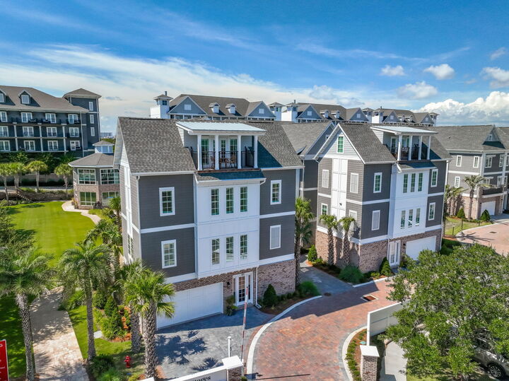 Property Photo:  413 Henderson Cottage Way  FL 32541 