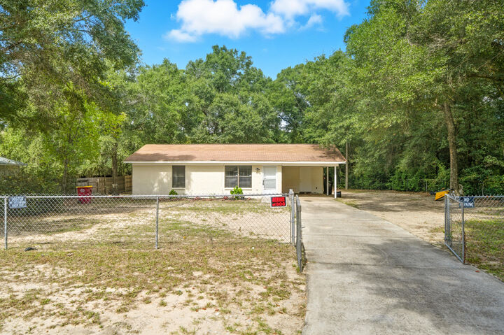 Property Photo: 102 Grimes Avenue FL 32536