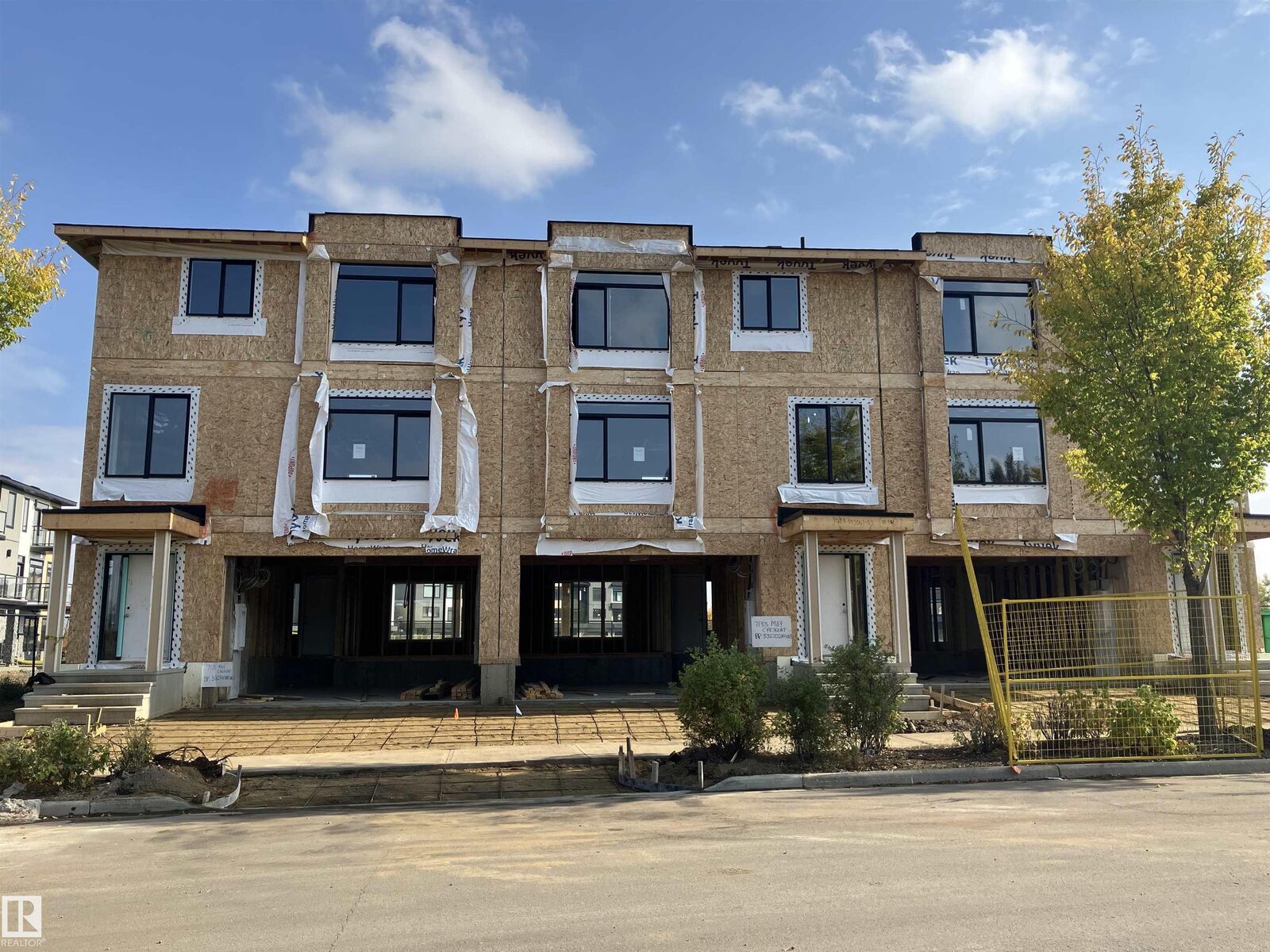 Property Photo:  7133 May Crescent NW  AB T6R 0V9 