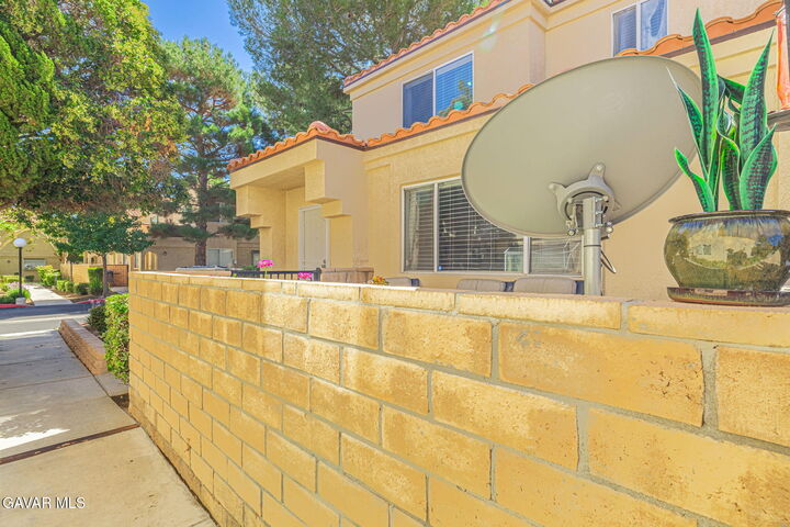 Property Photo:  43455 30th Street Unit 4  CA 93536 