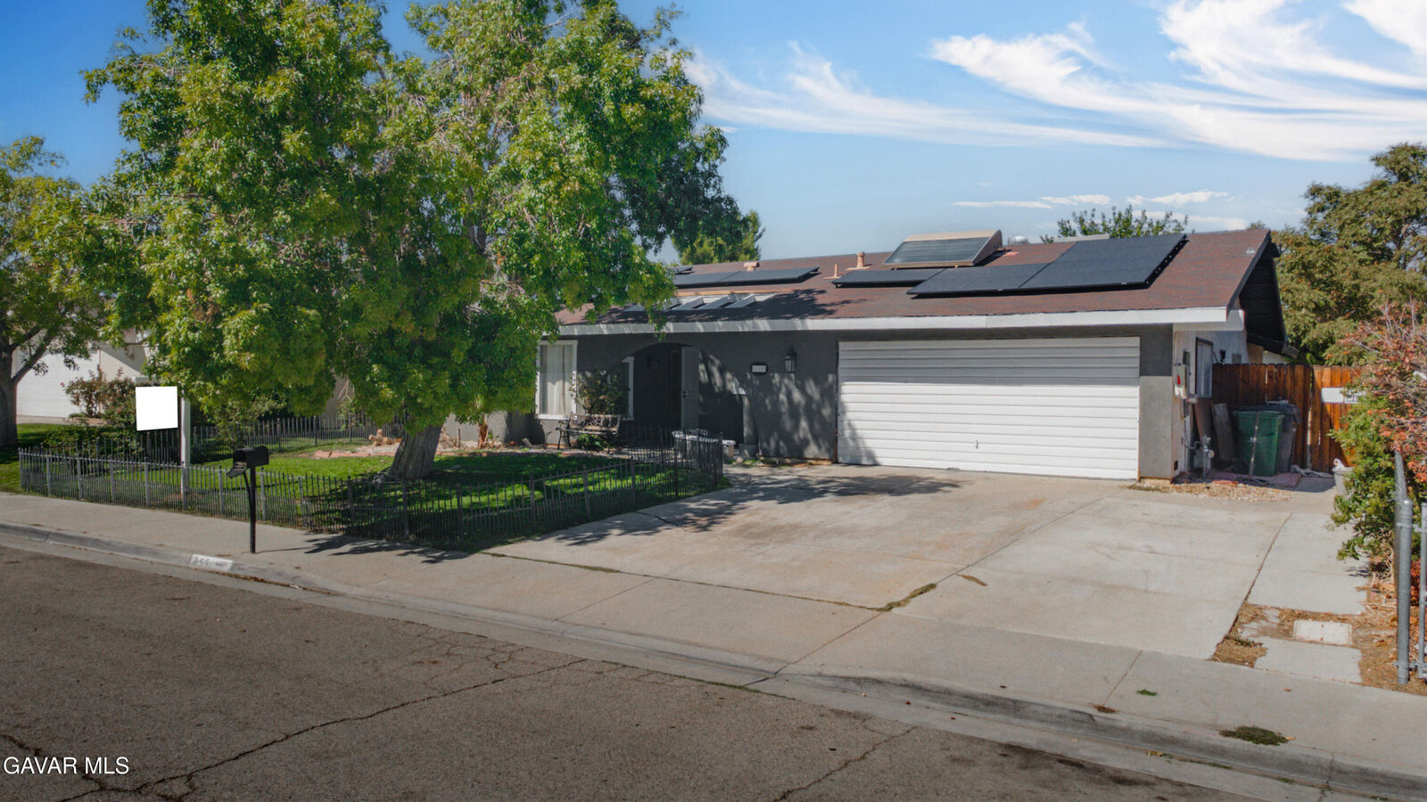 Property Photo:  855 Lightcap Street  CA 93535 