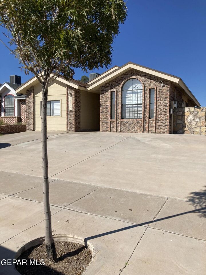 Property Photo: 2105 Lyman Dutton Circle TX 79936