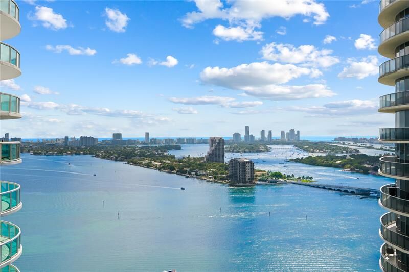 Property Photo:  1800 N Bayshore Dr 2914  FL 33132 