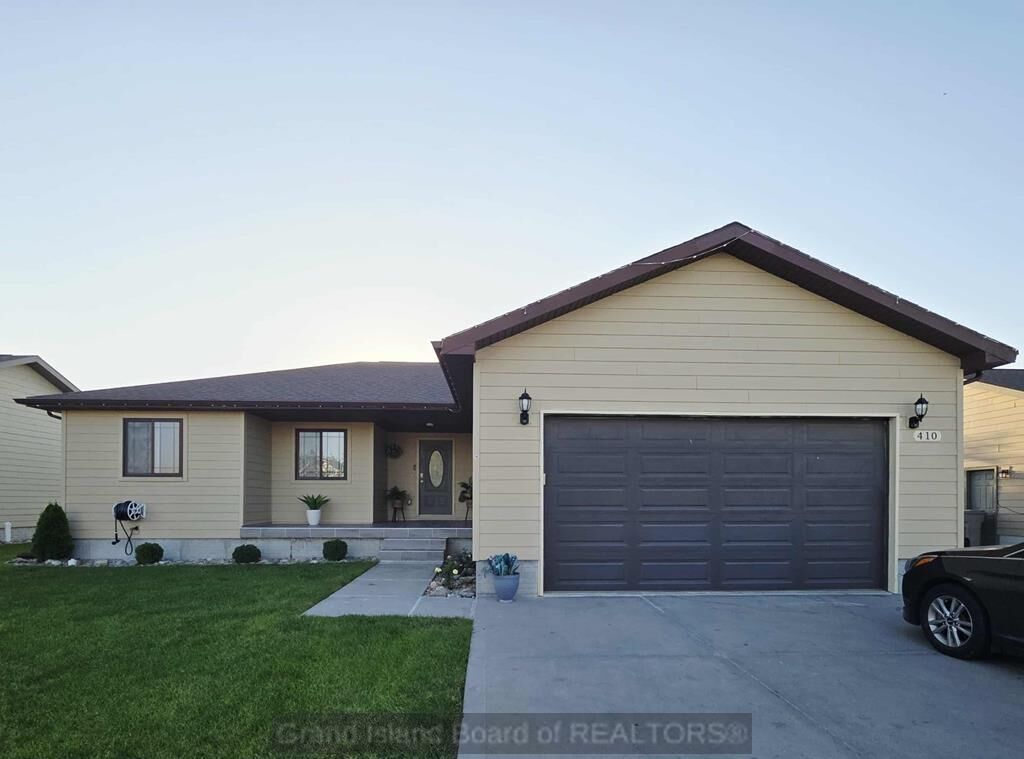 Property Photo: 410 Buffalo Grass NE 68801