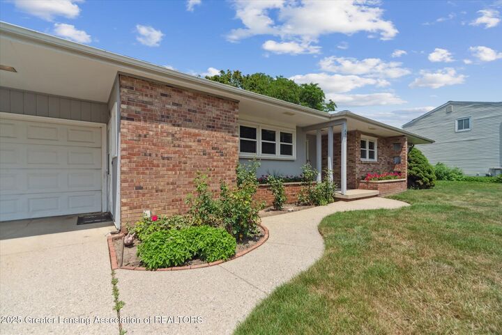 Property Photo:  3301 Melody Lane  MI 48912 