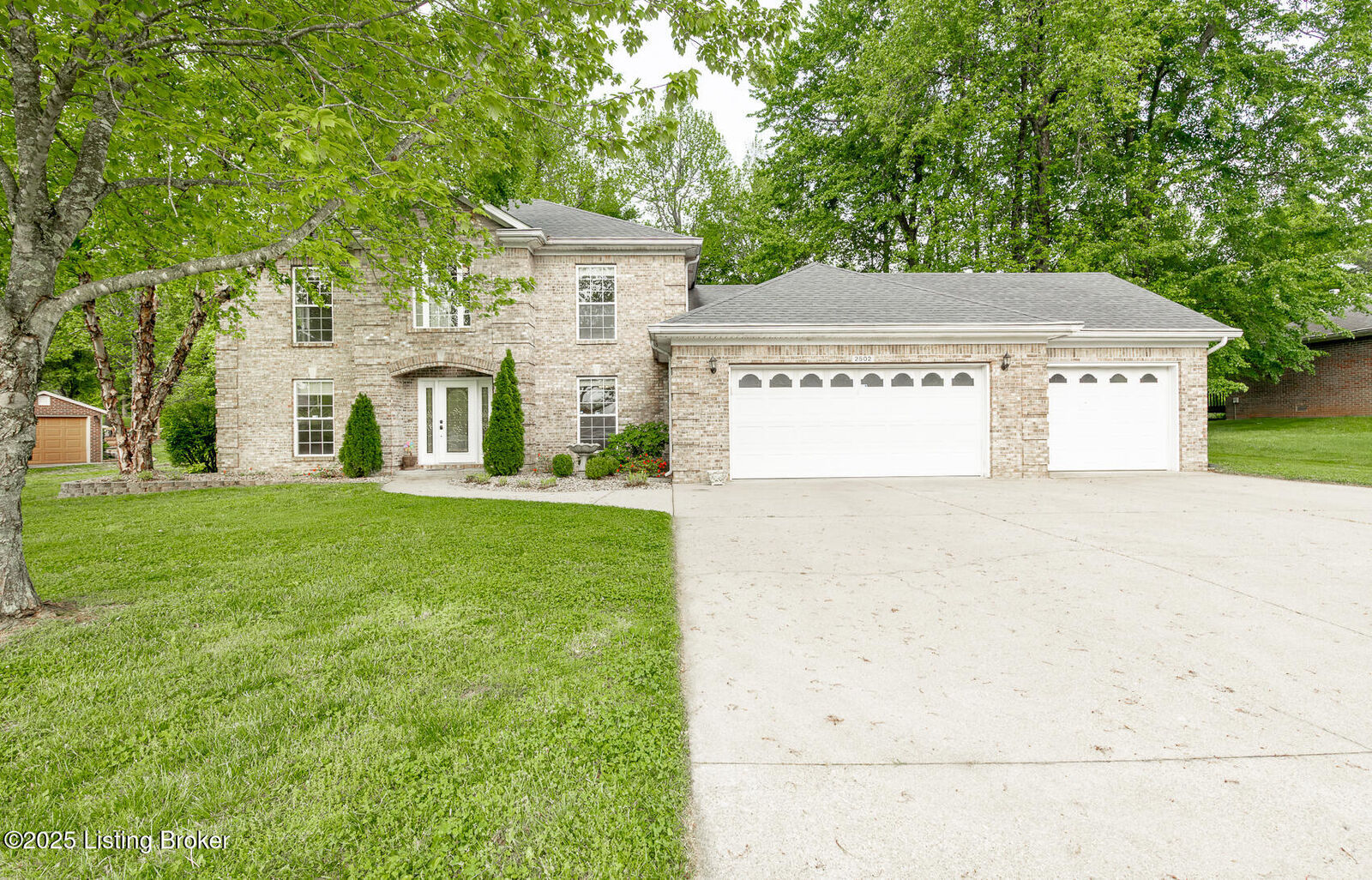 Property Photo:  2502 Chatsworth Dr  KY 42701 