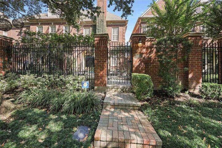 Property Photo:  3350 Maroneal Street  TX 77025 