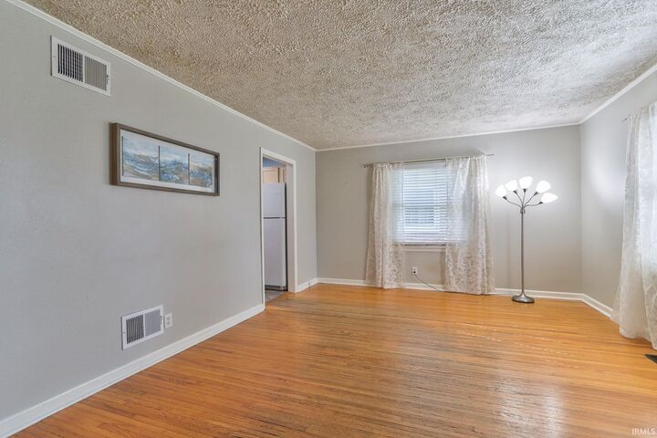 Property Photo:  2116 E Powell Avenue  IN 47714-2228 