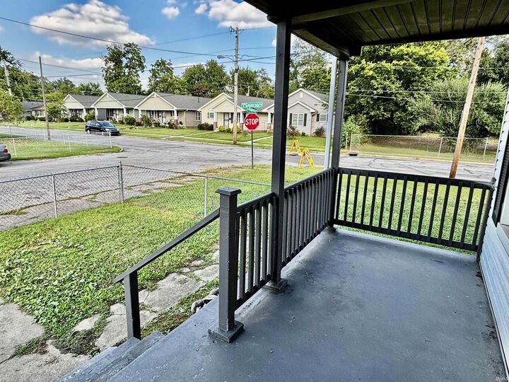Property Photo:  327 Ridgeway Avenue  IN 47713 