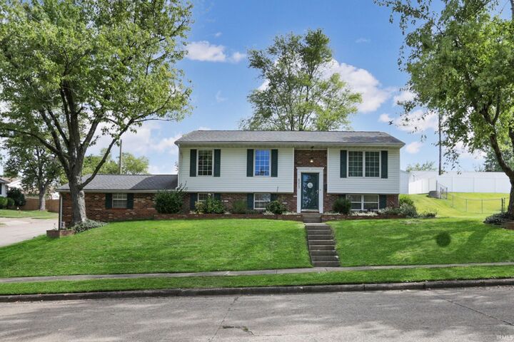 6013 Whitethorne Drive  Evansville IN 47710 photo