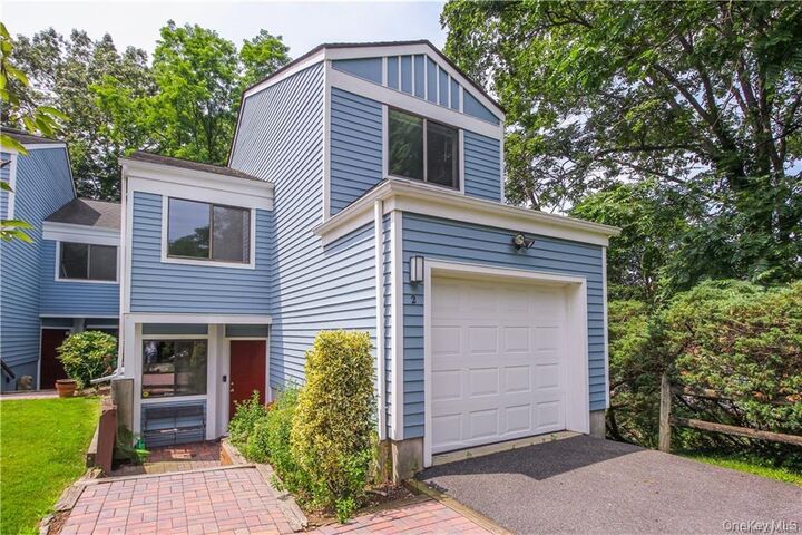 Property Photo:  2 Top Of The Ridge E2  NY 10543 