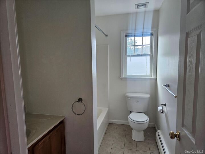 Property Photo:  78 Virginia Avenue 2  NY 10522 