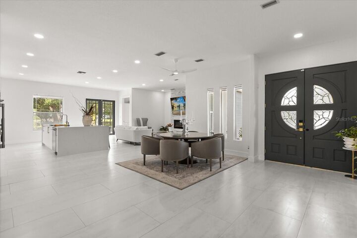 Property Photo:  2001 Lake Drive  FL 32789 