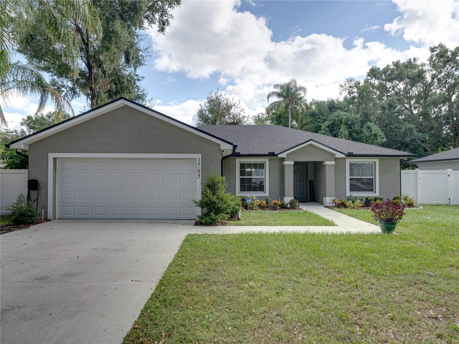 Property Photo:  1765 Magnolia Street  FL 33830 