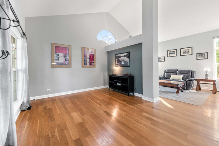 Property Photo:  3975 Peartree Drive  IL 60156 
