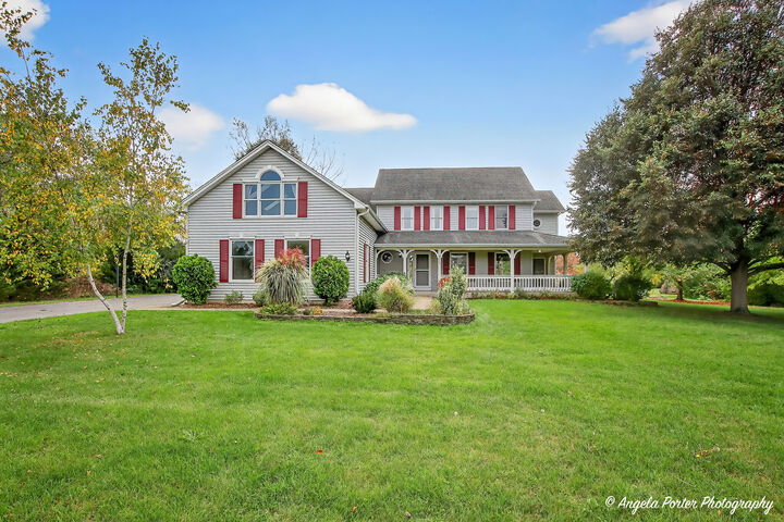 Property Photo: 2215 Crystal Circle IL 60012