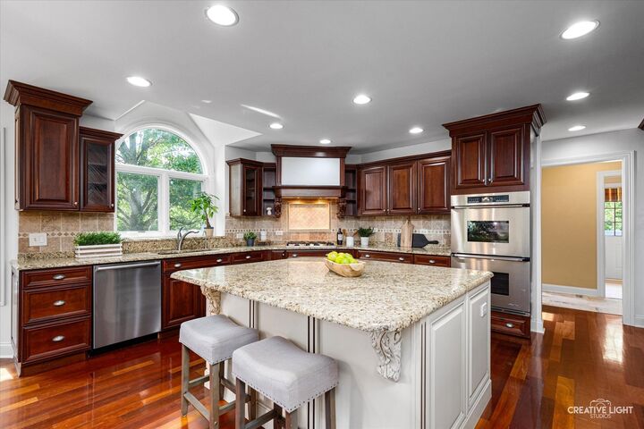 Property Photo: 1112 Saratoga Court IL 60564