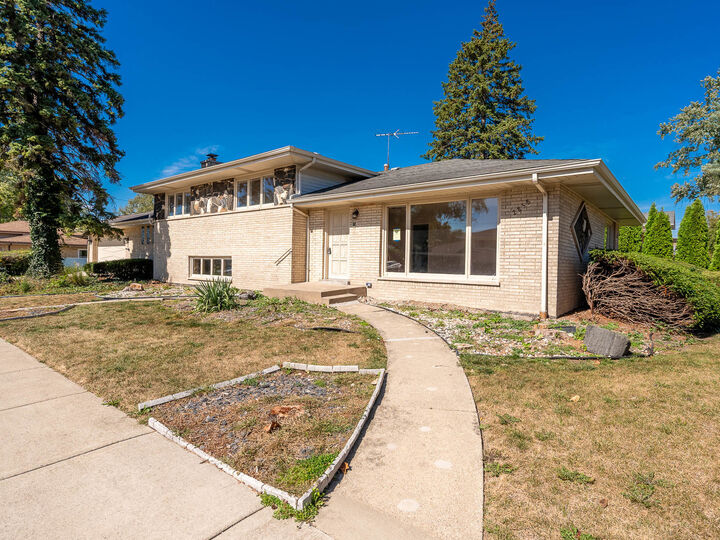 2858 Kensington Avenue  Westchester IL 60154 photo