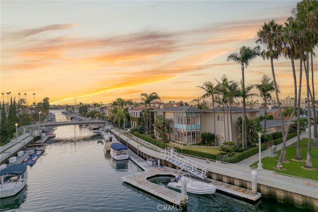 Property Photo:  15 The Colonnade  CA 90803 