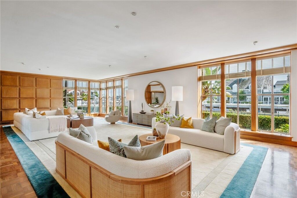 Property Photo: 15 The Colonnade CA 90803