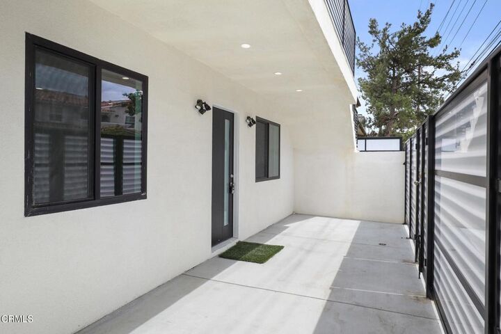 Property Photo:  112 N Kenneth Road 101  CA 91501 