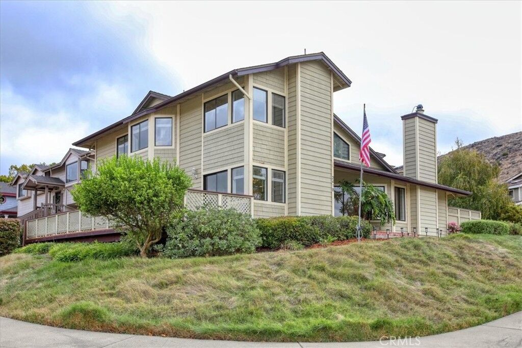 Property Photo:  2418 Cumbre Court  CA 93401 