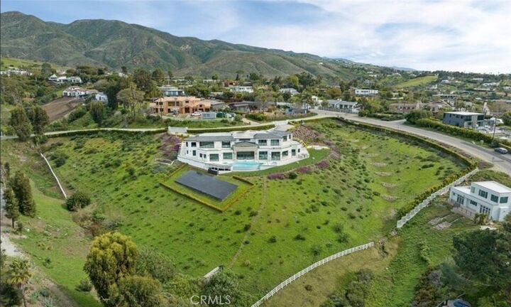 Property Photo:  29600 Harvester  CA 90265