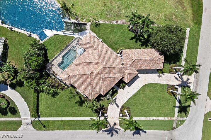 Property Photo:  800 Arcadia Court  FL 34145 
