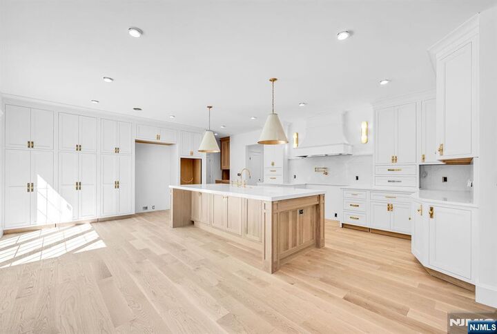 Property Photo:  46 Locust Lane  NJ 07458 