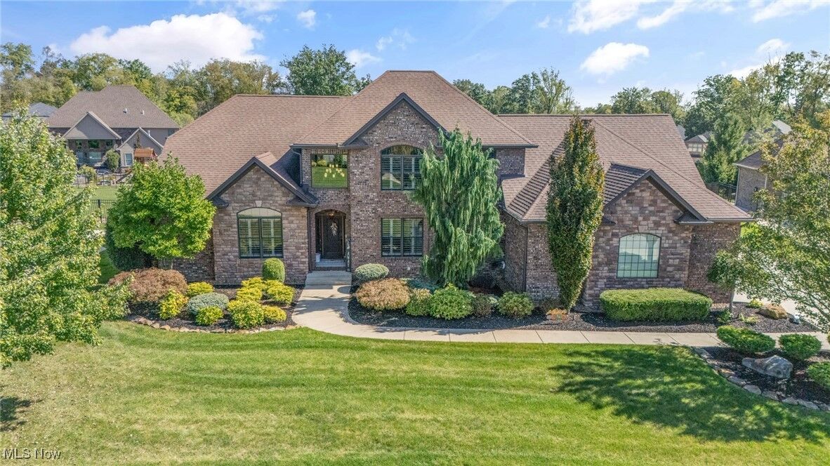 Property Photo:  7245 Hanbury Close  OH 44406 