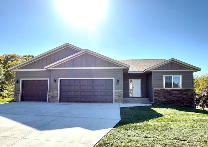 2804 Oak Lawn Drive  Northfield MN 55057 photo