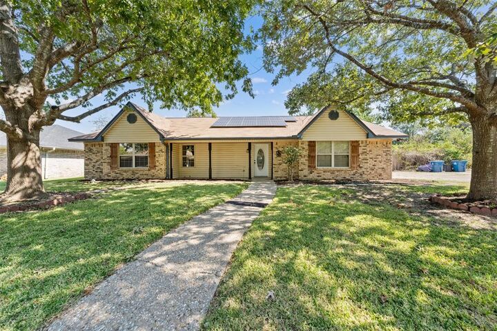 144 Fannin Drive  Hewitt TX 76643 photo