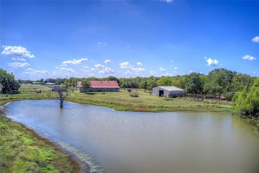 Property Photo: 429 County Road 4736 TX 75433