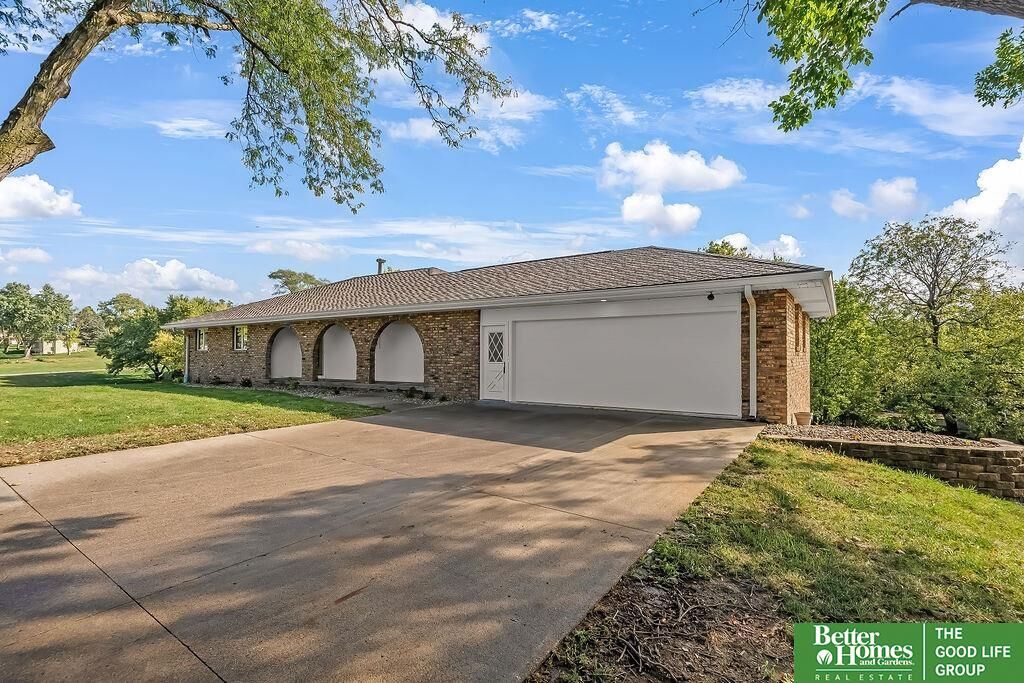 Property Photo:  7415 S 20 Street  NE 68147 