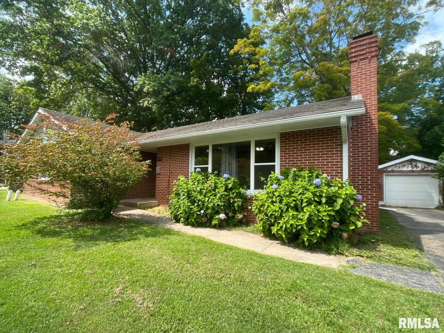 Property Photo:  404 S Orchard Drive  IL 62901 