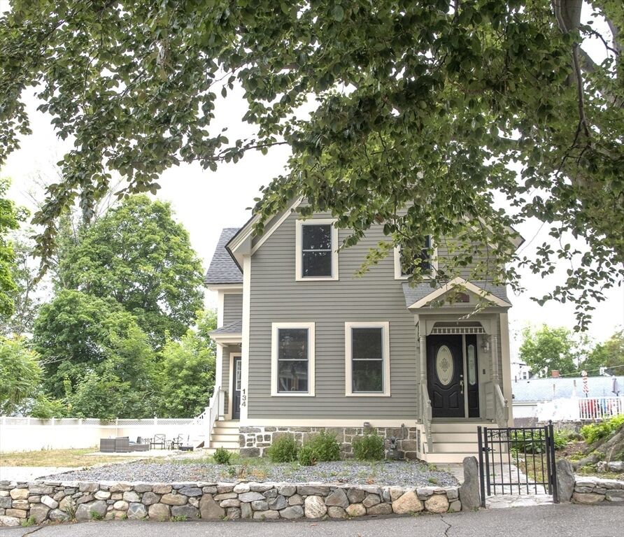 Property Photo:  134 Methuen St 1  MA 01850 