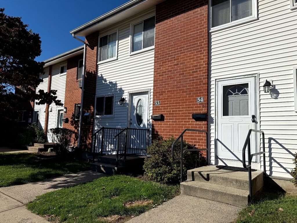 Property Photo:  53 Farnum Dr 53  MA 01040 