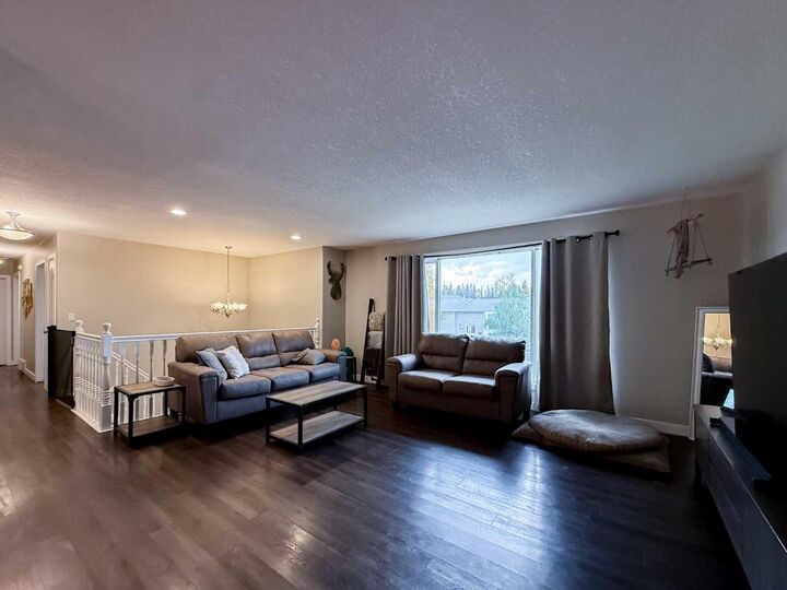 Property Photo:  127 Sitar Crescent  AB T7V 1S6 