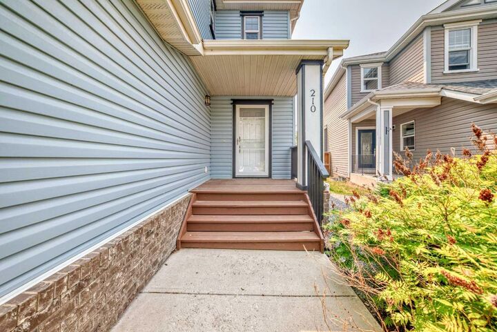 Property Photo:  210 Copperleaf Bay SE  AB T2Z 0J1 