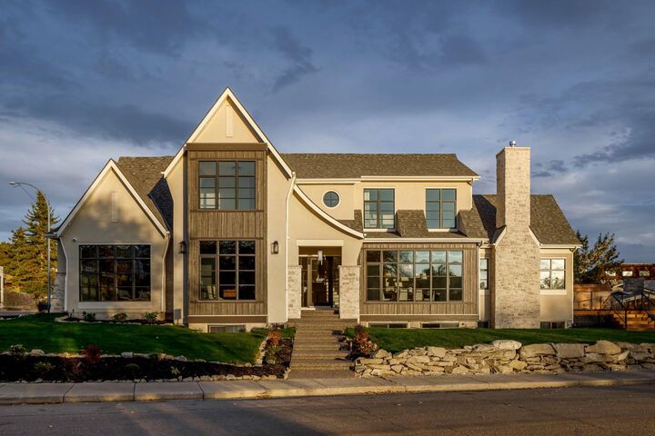 Property Photo:  2920 Toronto Crescent NW  AB T2N 3W2 