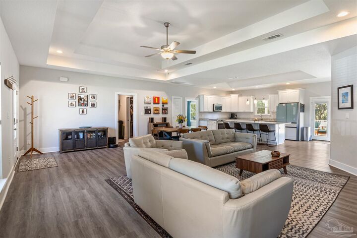 Property Photo: 5721 Kailey Rd FL 32583