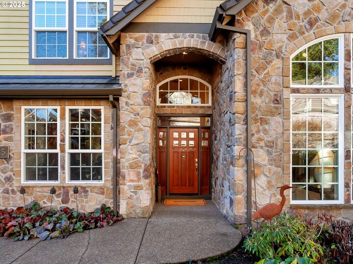 Property Photo:  2625 Beacon Hill Dr  OR 97068 