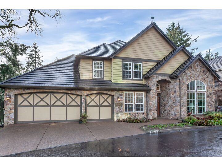 Property Photo: 2625 Beacon Hill Dr OR 97068