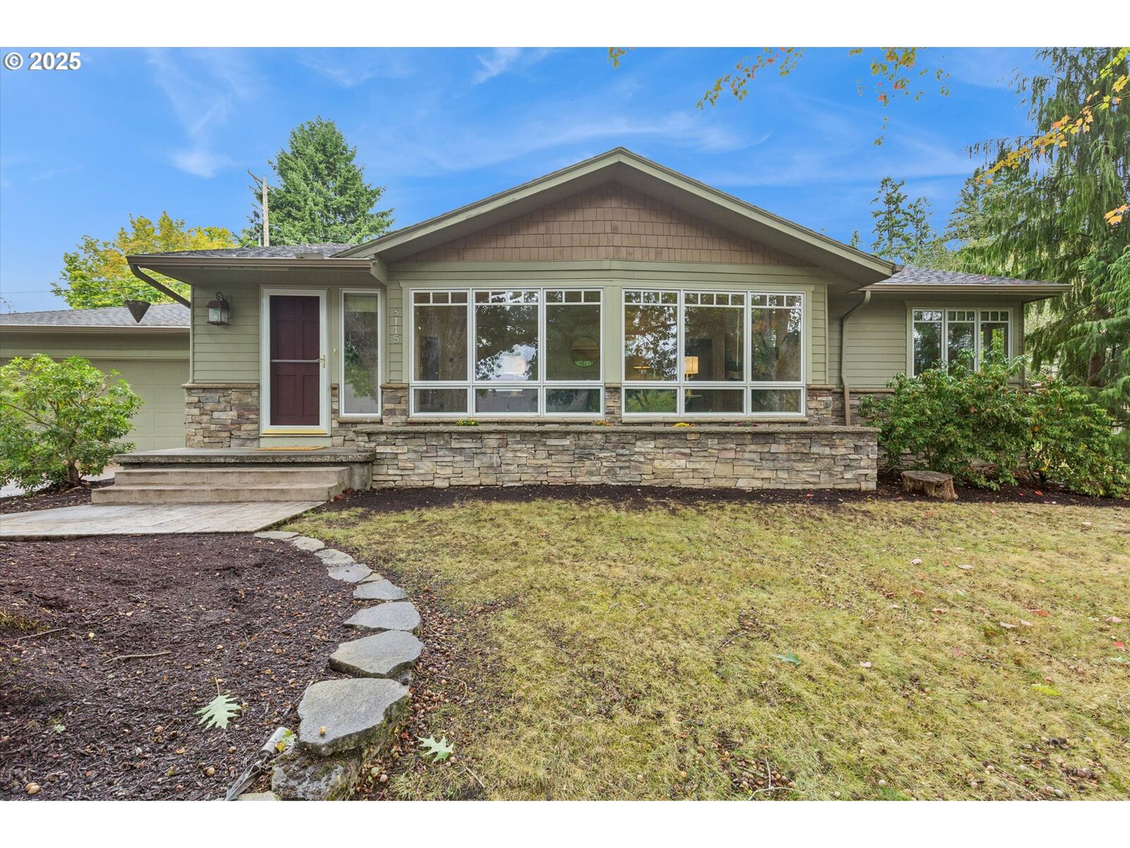 Property Photo:  8115 SW Valley View Dr  OR 97225 