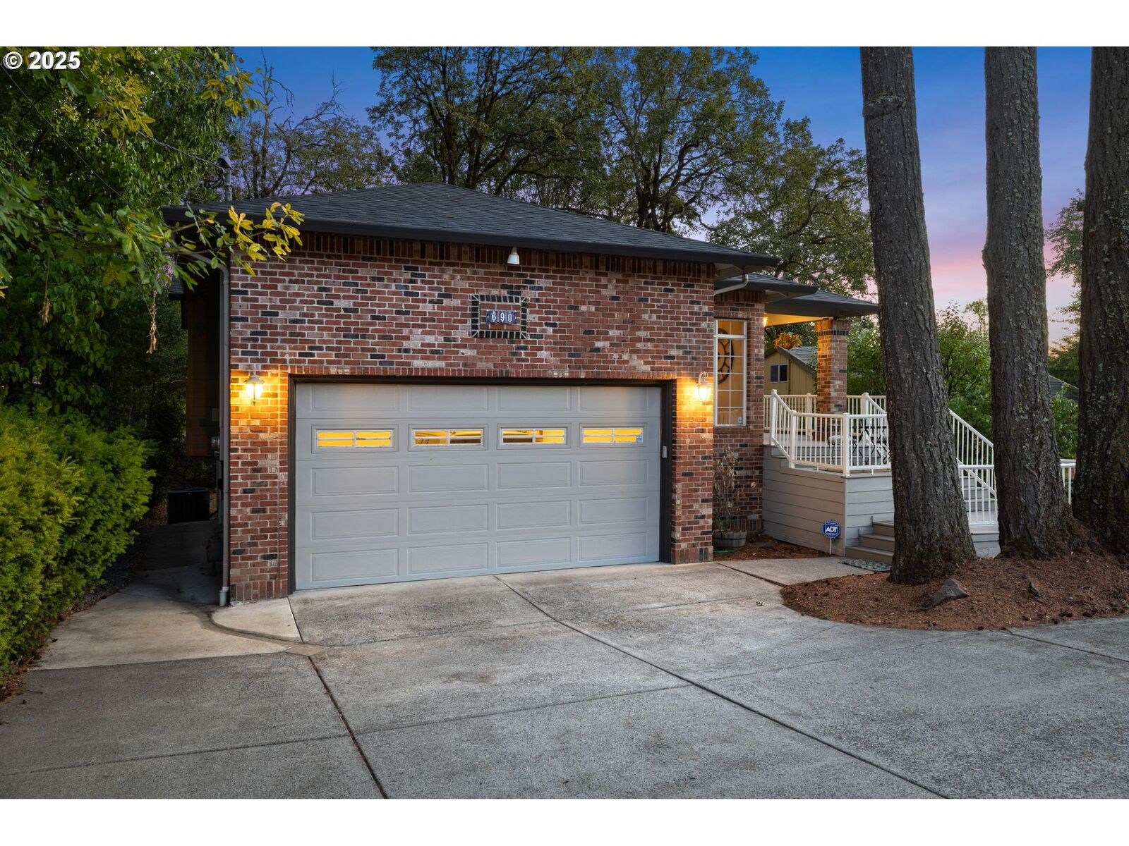 Property Photo:  690 N Shepherd Rd  WA 98671 