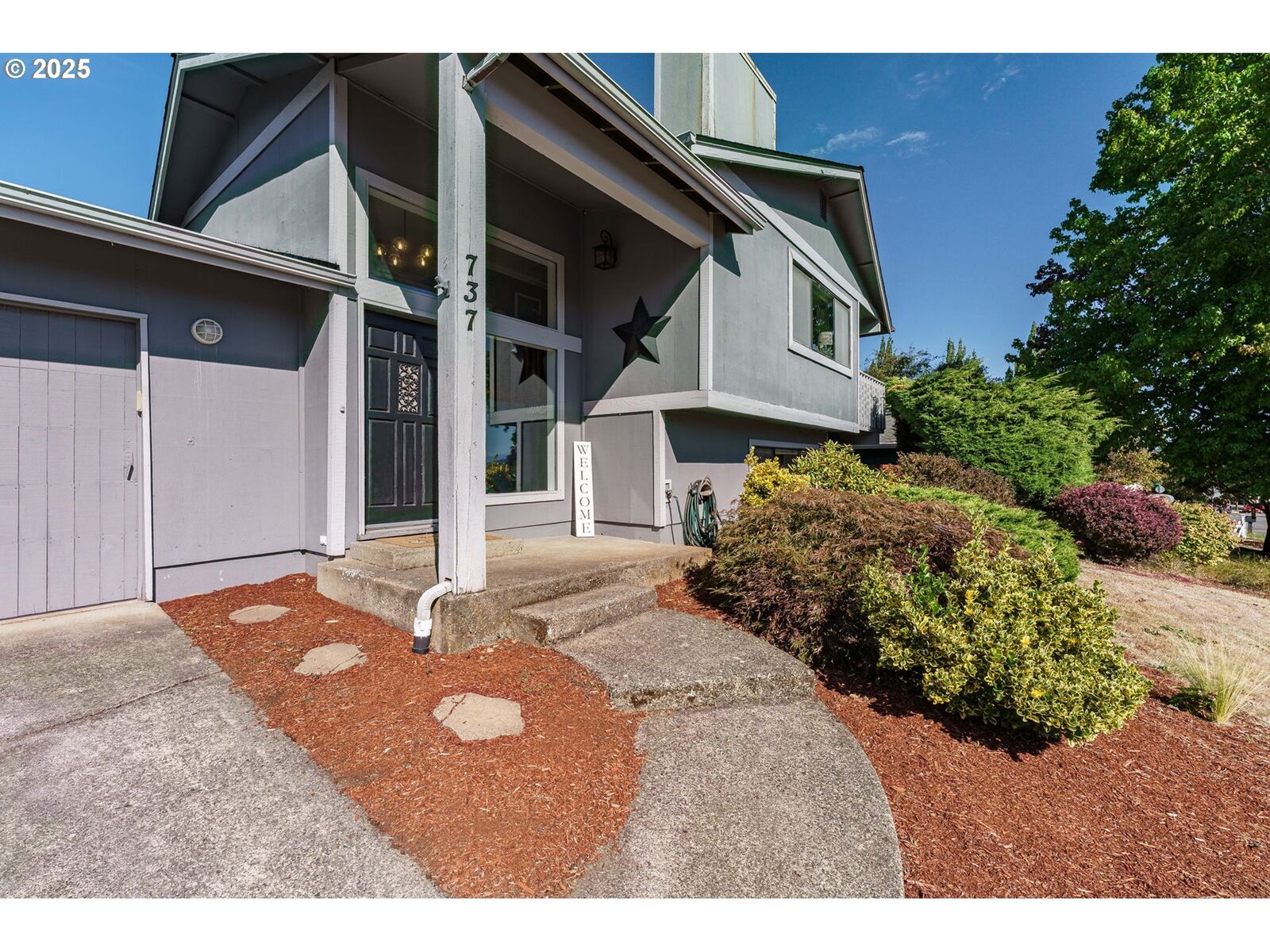 Property Photo:  737 NW 20th Ave  WA 98607 