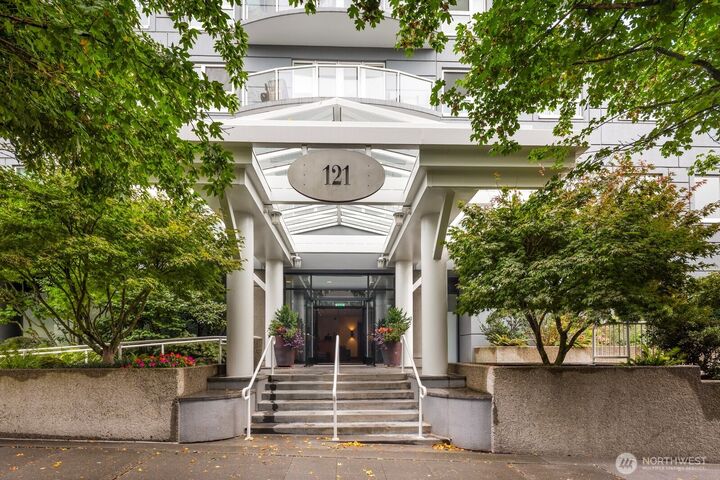 Property Photo:  121  Vine Street 2506  WA 98121 