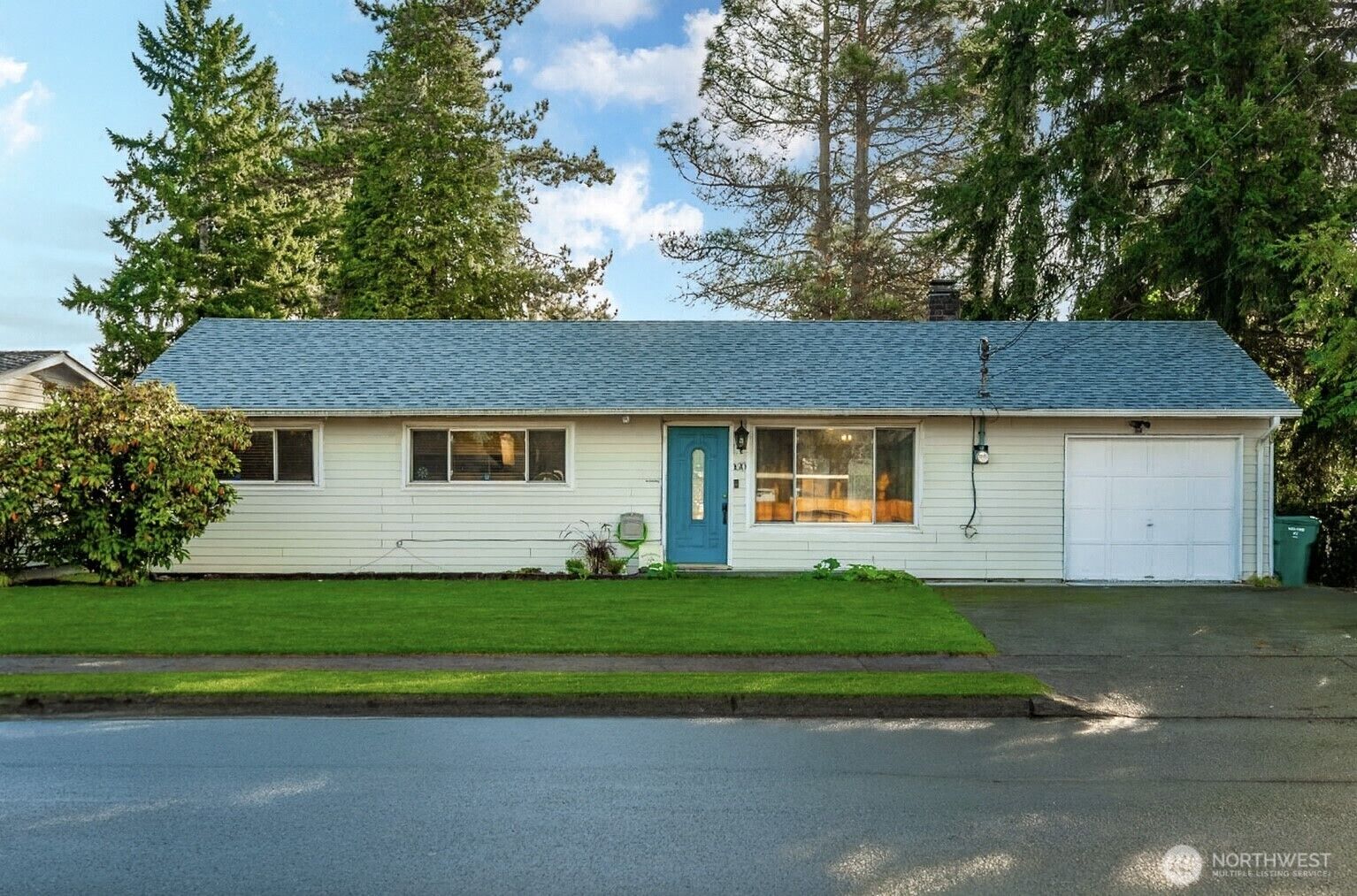 Property Photo:  1610  M Street NE  WA 98002 