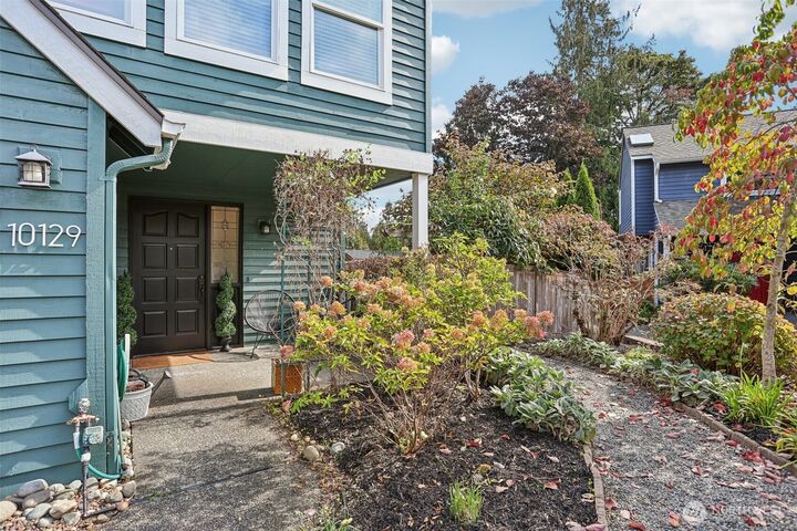 Property Photo:  10129 NE 144th Court  WA 98034 