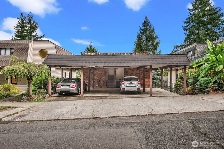 Property Photo: 5220 21st Avenue NE 1 WA 98105